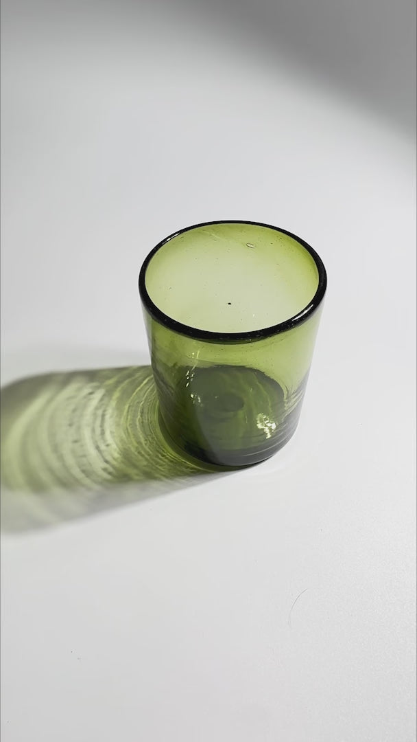 Cargar vídeo: video detalles vasos de vidrio soplado maha