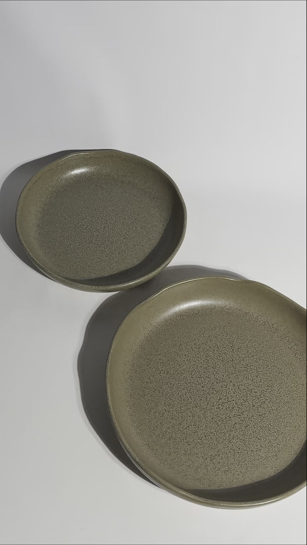 Cargar vídeo: Platos hondos de porcelana verde Cresta Adelfa — video de producto