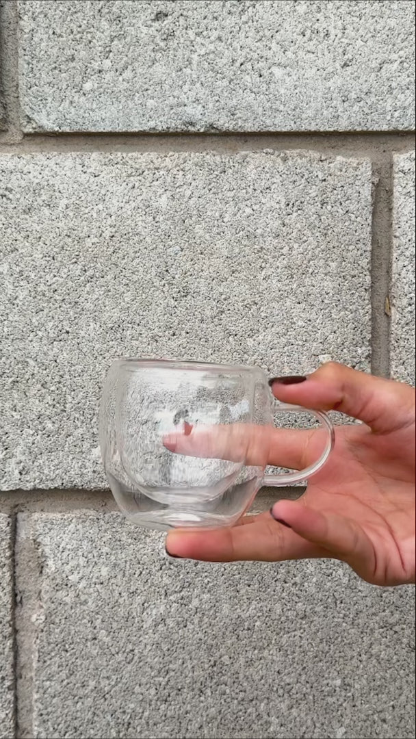 Cargar vídeo: video detalles taza espresso maha