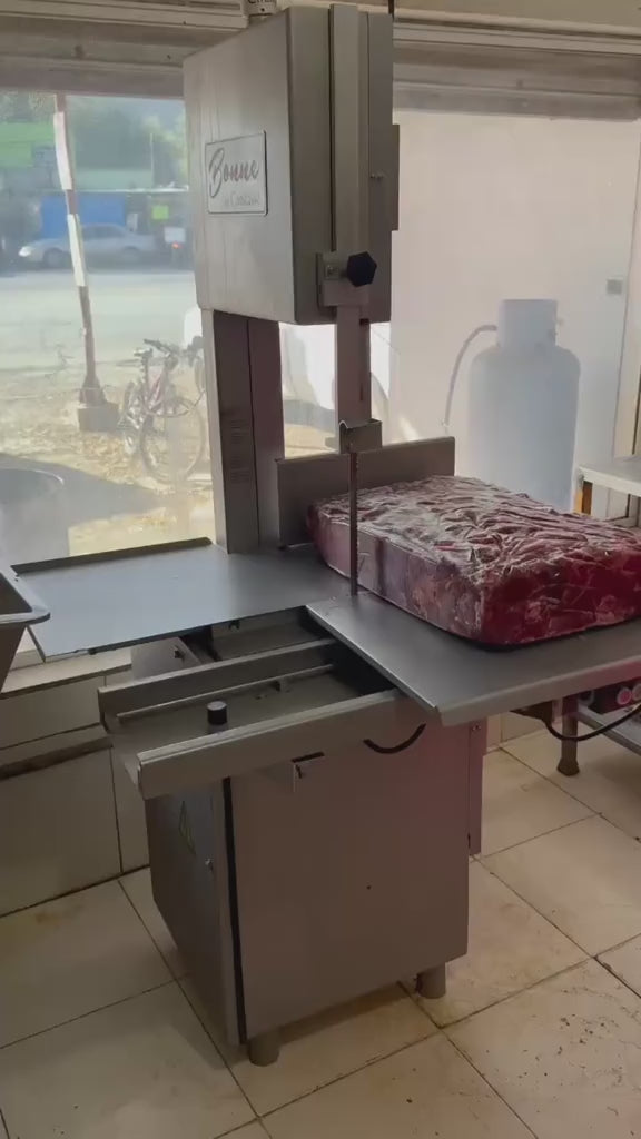 Cargar vídeo: video de sierra electrica en uso maha