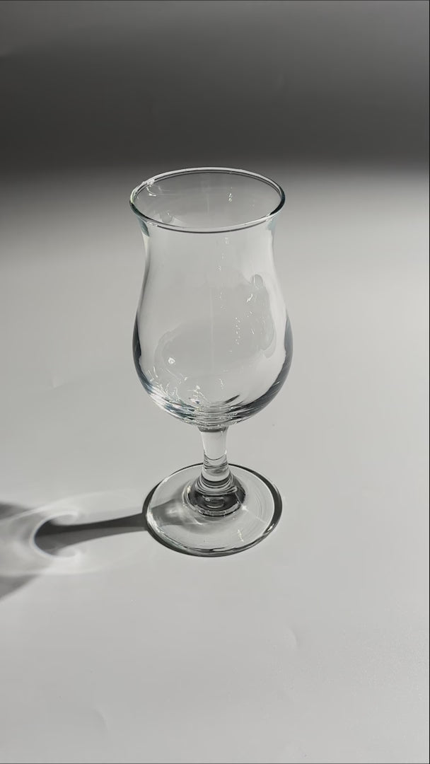 Cargar vídeo: Copa para coctel de vidrio transparente Vetro 310 ml — video de producto