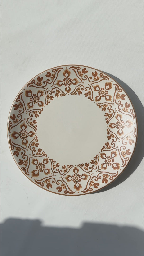 Cargar vídeo: Video del plato Regina de cerámica Talavera Mostaza Ø 28 cm