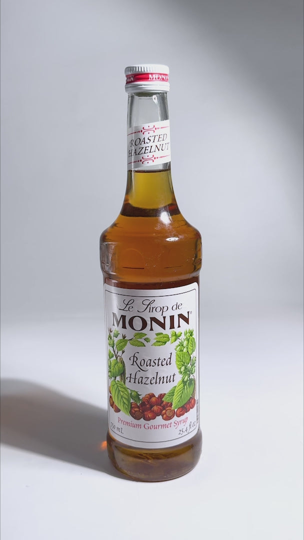 Jarabe de avellana botella de vidrio Monin 750 ml — video de producto