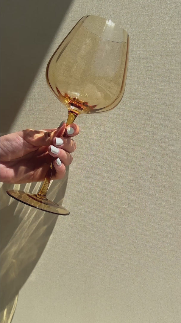 Cargar vídeo: video detalles copa para vino maha