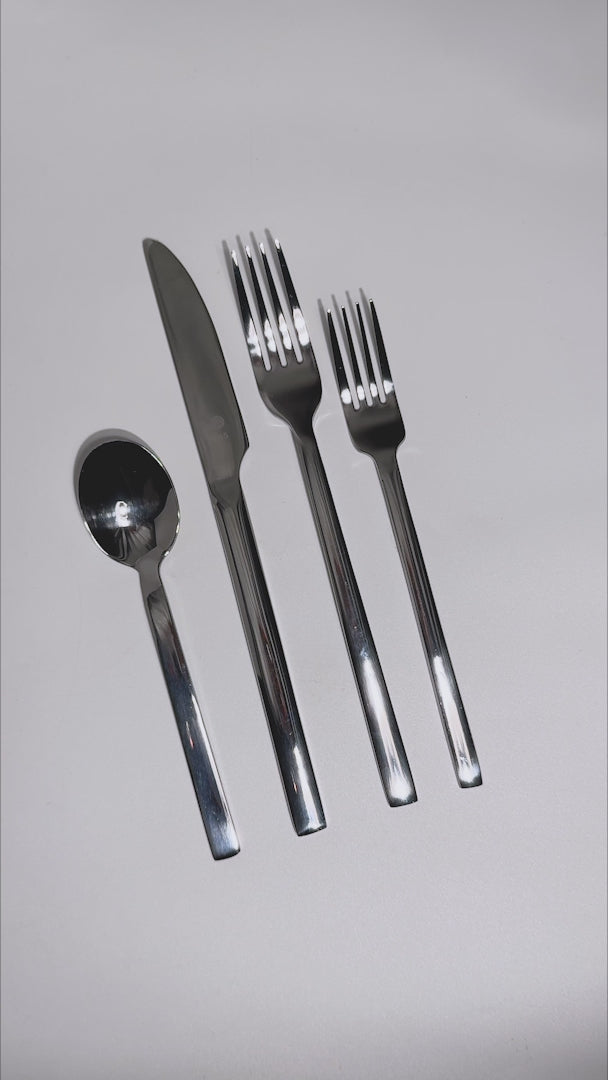 Cargar vídeo: video detalles cuchillos de mesa maha