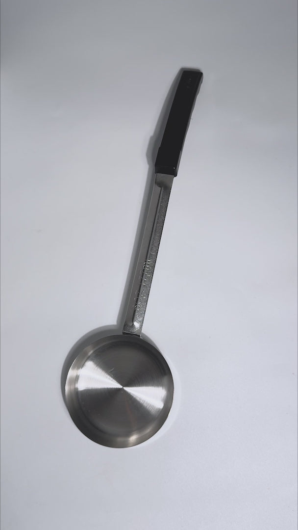 Cargar vídeo: Cucharón de acero inoxidable para porciones controladas
