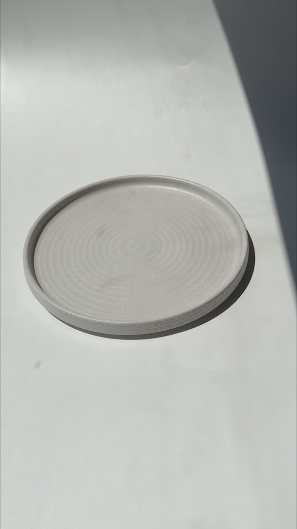 Cargar vídeo: Video del plato trinche de porcelana Liora Ripple Ø 21 cm
