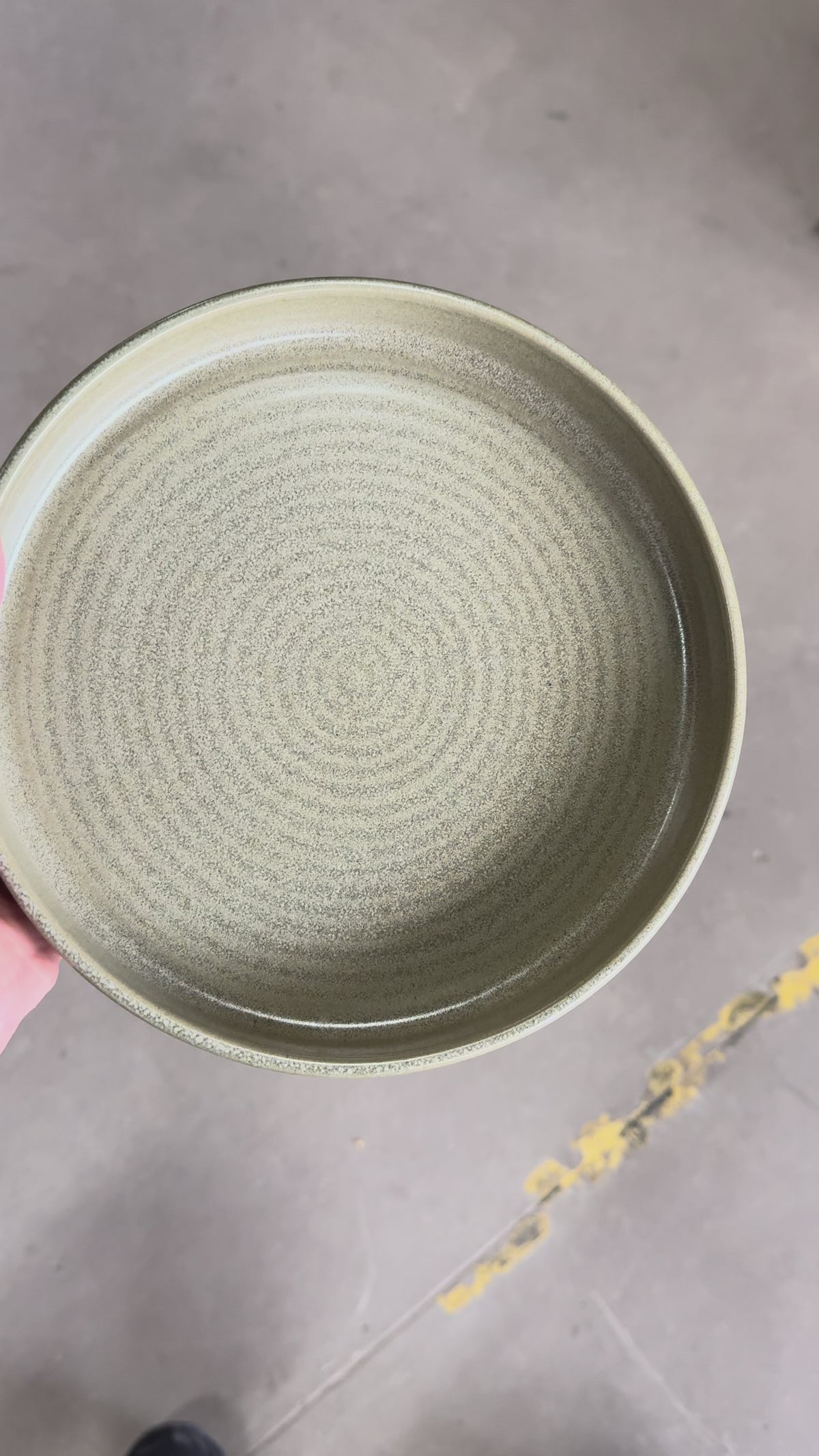 Cargar vídeo: Platos de porcelana verde mate Adelfa Ripple — video de producto