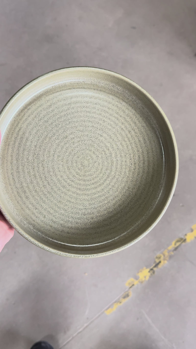 Platos de porcelana verde mate Adelfa Ripple — video de producto