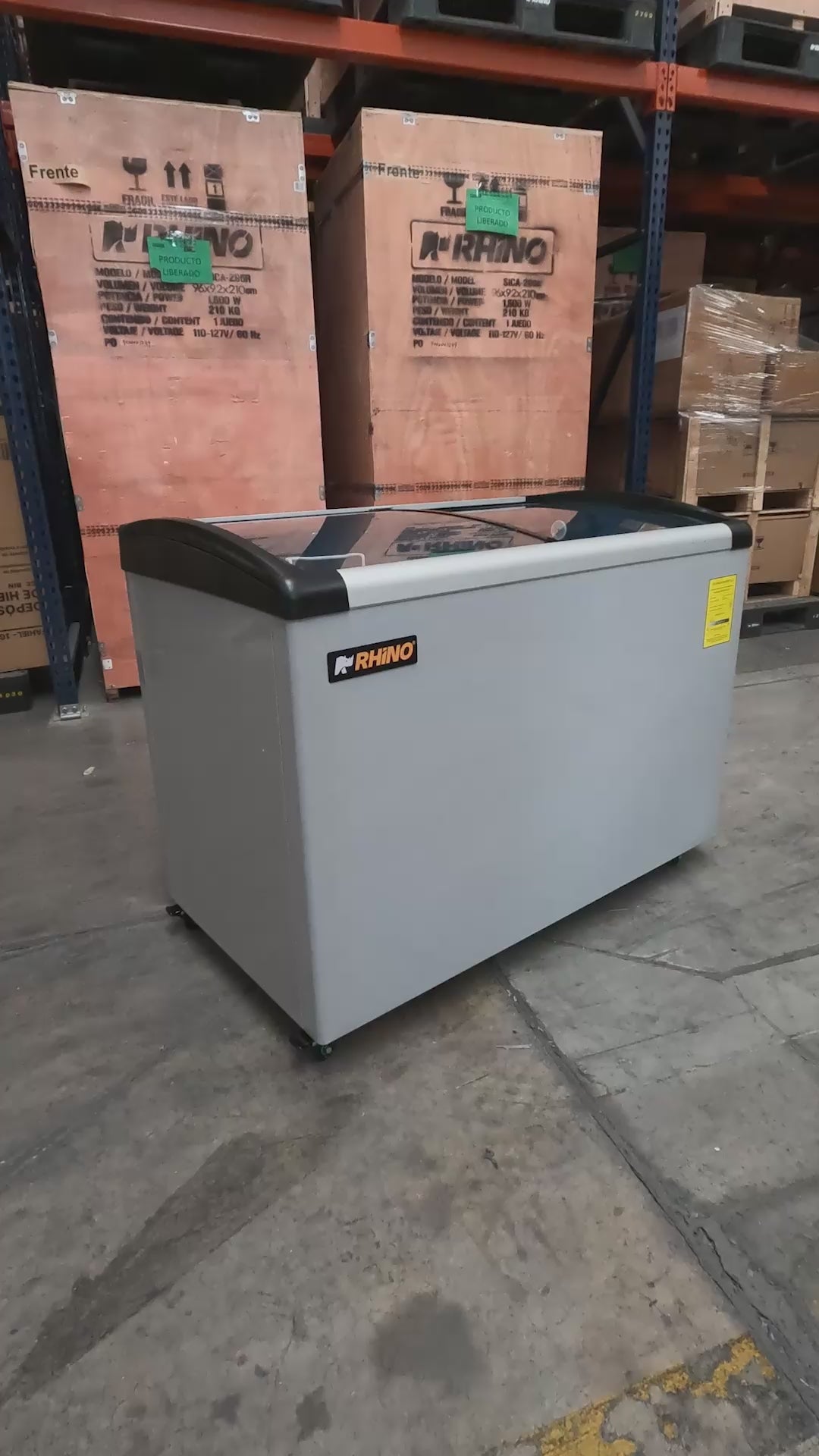 Cargar vídeo: Congelador / refrigerador horizontal exhibidor función dual tapa de cristal curvo de 5° a -24° C 7 pies / 190 L. Material interno acero pre-revestido. Largo 110.5 cm, ancho 60.6 cm, alto 82.5 cm. Rhino CONGECRI-7C — video de producto