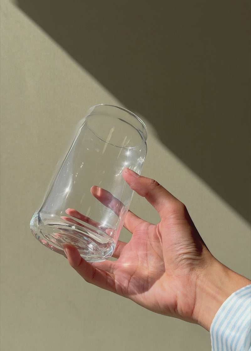 Video de Vaso tipo lata de cristal transparente 745 ml para cafeterias, bares, cervecerias, hoteles y restaurantes