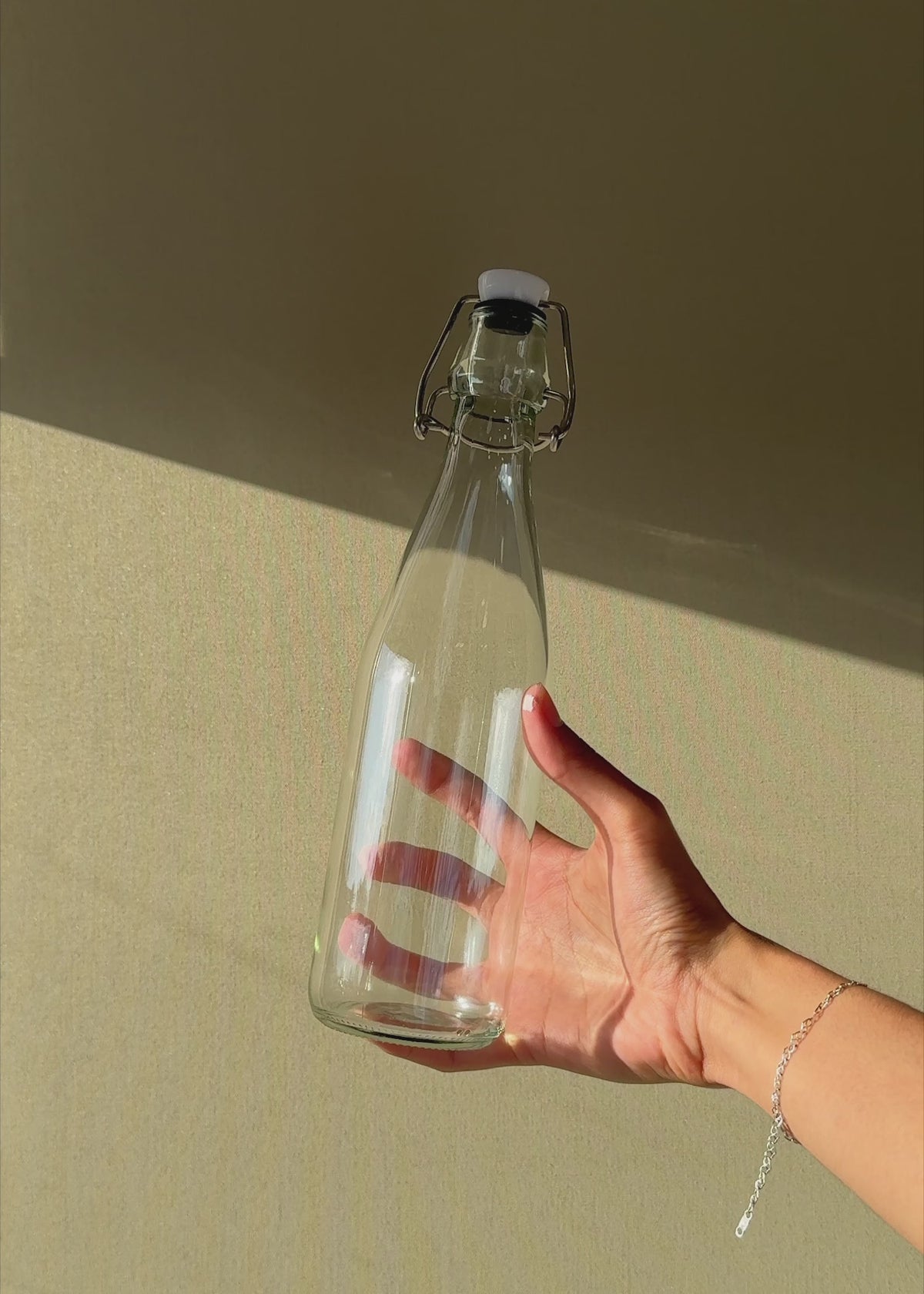 Cargar vídeo: Botella de vidrio con tapa clip hermética de 510 ml