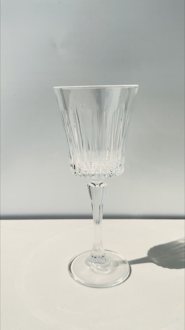 Cargar vídeo: Copa vino blanco de cristal transparente Margaret 230 ml — video de producto