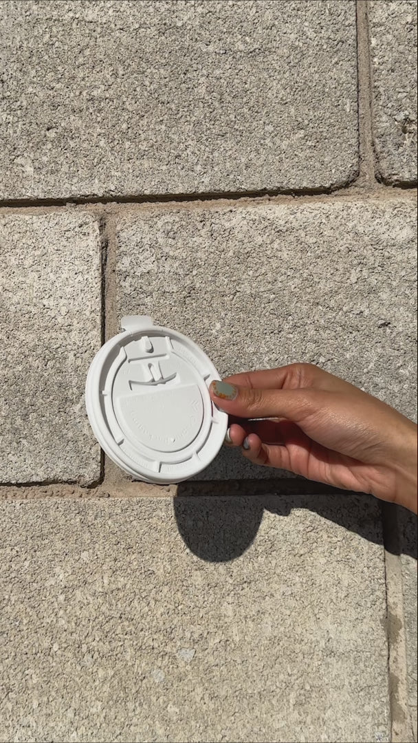 Cargar vídeo: Tapas de plástico domo para vaso de papel Arc 10,12,16, 20 oz — video de producto