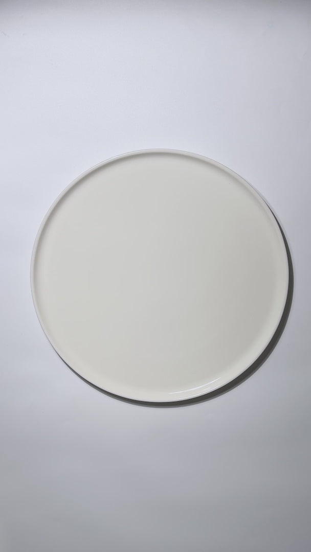 Cargar vídeo: Video del diseño minimalista y acabado del plato de porcelana Hygge