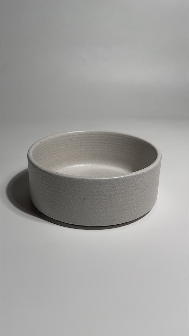 Cargar vídeo: Video del acabado y diseño del bowl Liora Ripple para food service