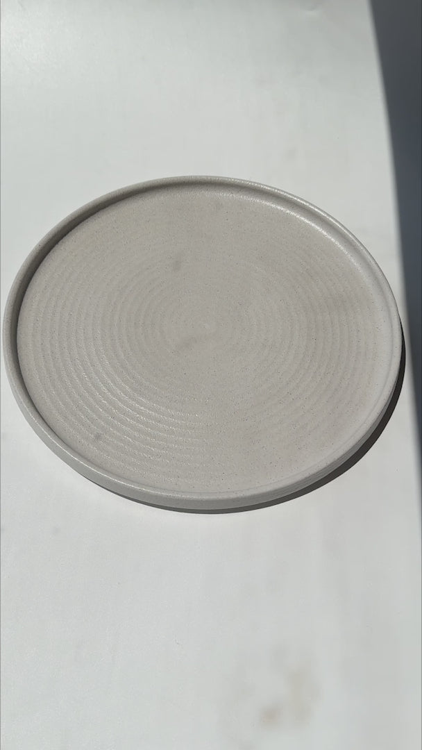 Cargar vídeo: Video del plato trinche de porcelana Liora Ripple Ø 28 cm