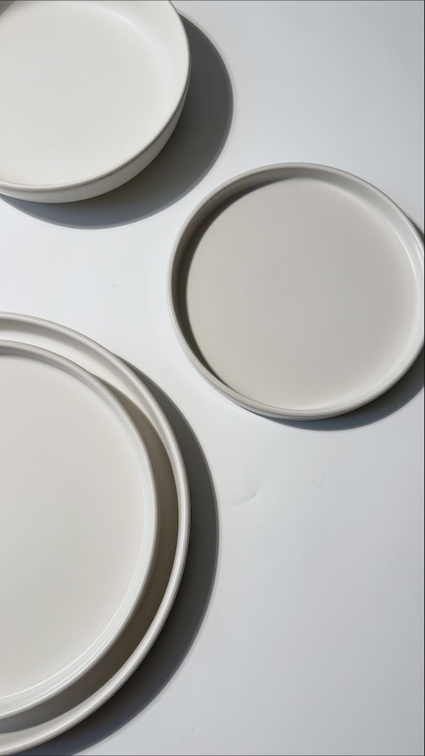 video detalles platos porcelana blanco maha