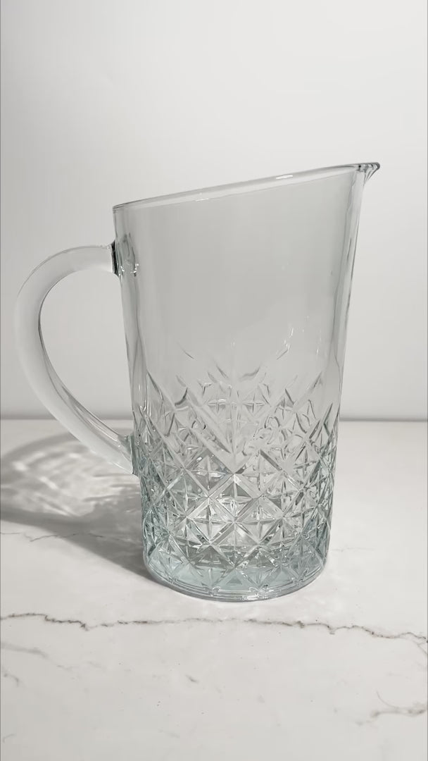Cargar vídeo: Jarra de vidrio transparente Timeless 1.4 L — video de producto