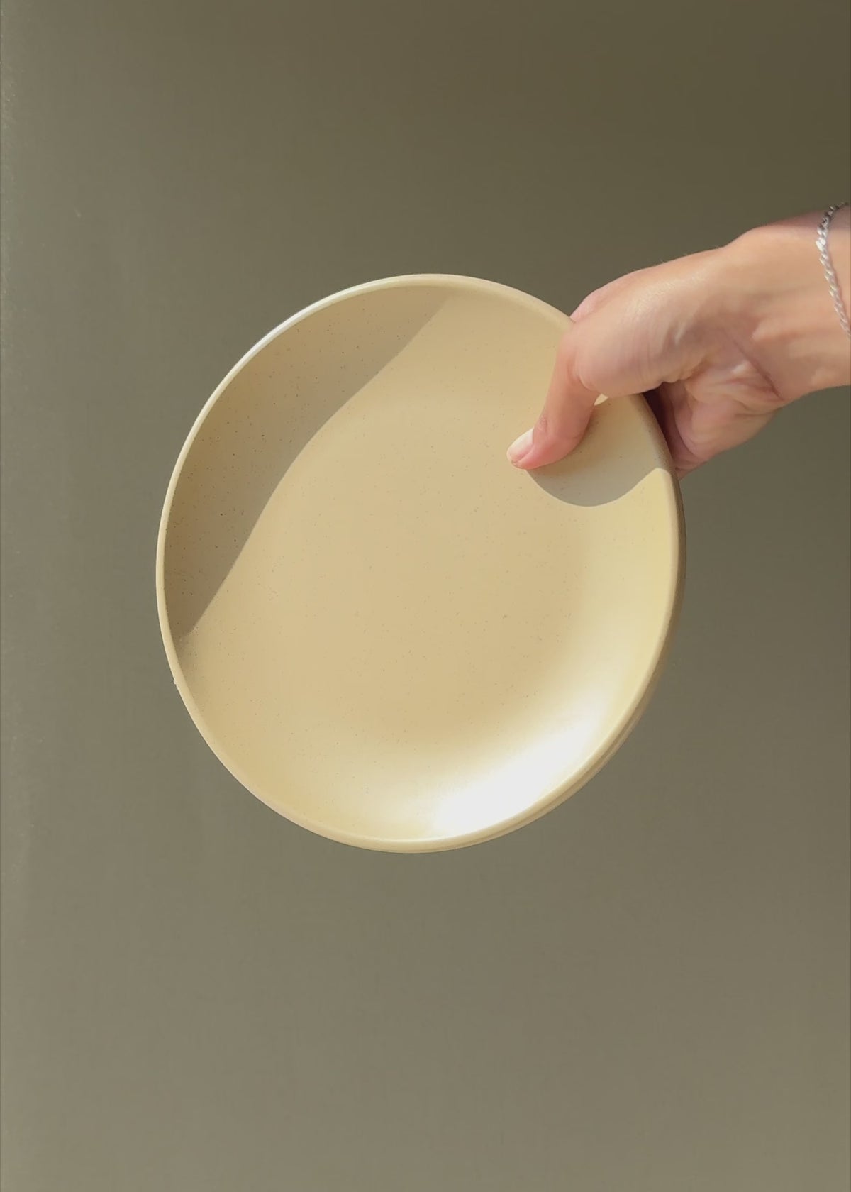 Cargar vídeo: Plato trinche Cup de melamina arena mate de 21 cm