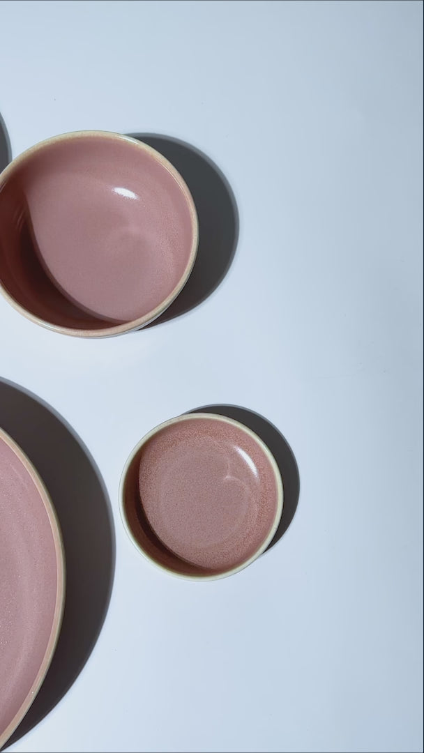 Cargar vídeo: video detalles platos porcelana rosa maha
