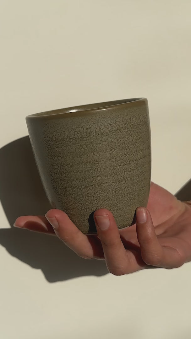 Cargar vídeo: video detalles taza para café maha