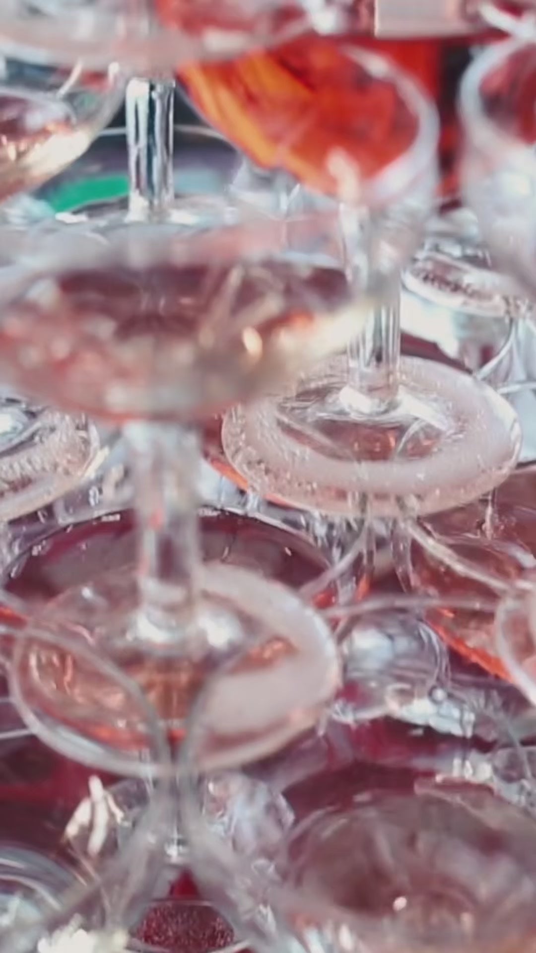 Cargar vídeo: Copa coctelera de vidrio transparente Prism Coupe 240 ml — video de producto