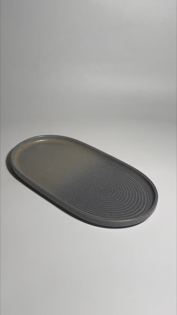 Cargar vídeo: Video del plato ovalado de porcelana Hornfels Ripple 33 × 18 cm