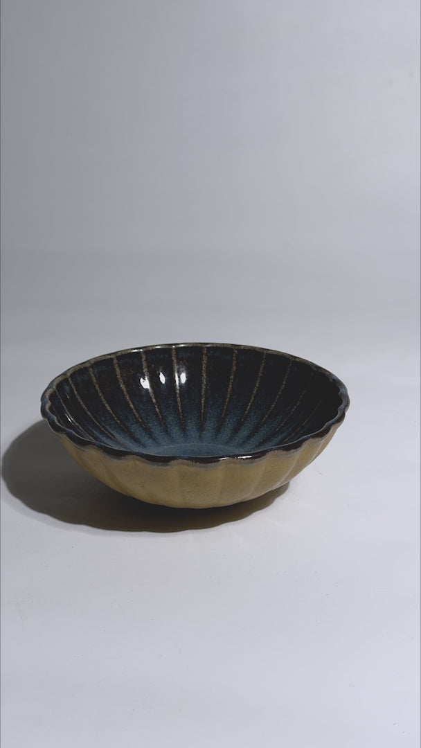 Cargar vídeo: Video del acabado y relieve del bowl Sphere Ocean East 550 ml