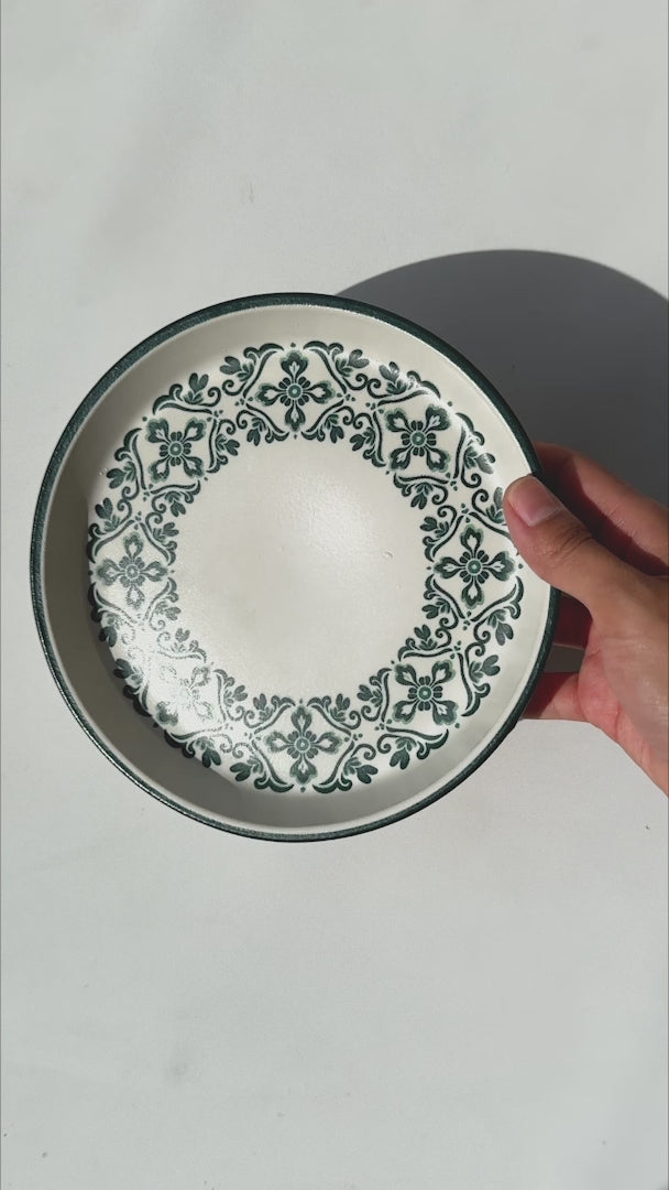 Cargar vídeo: Video del plato trinche de cerámica Talavera Verde Ø 18 cm