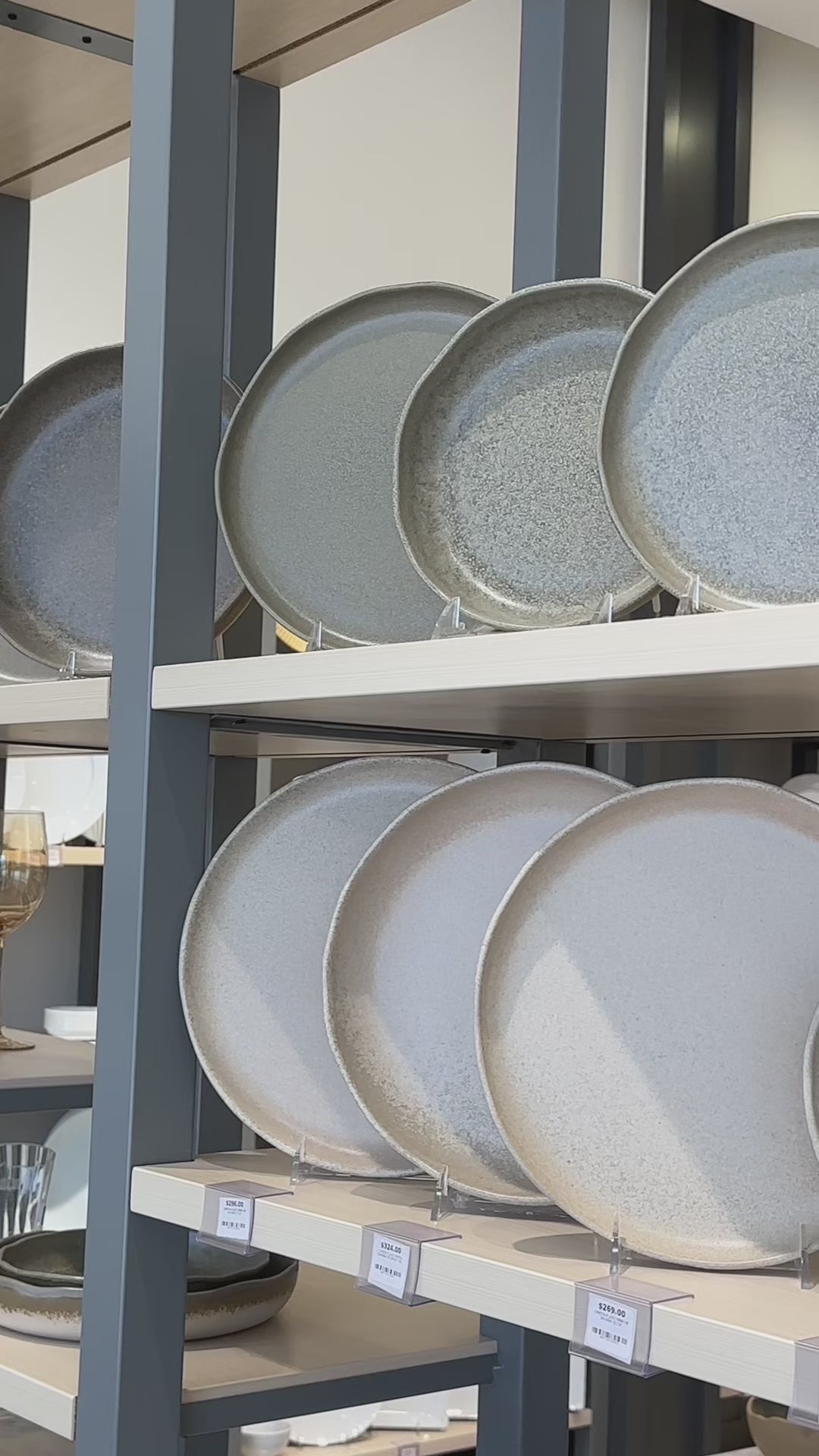 Cargar vídeo: Plato ovalado de porcelana café Cresta Sahara 31 cm — video de producto