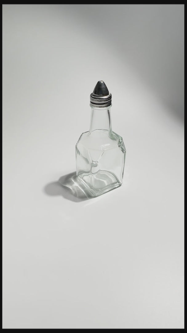 Cargar vídeo: Botella cuadrada de vidrio transparente para vinagre y aceite 6 oz — video de producto