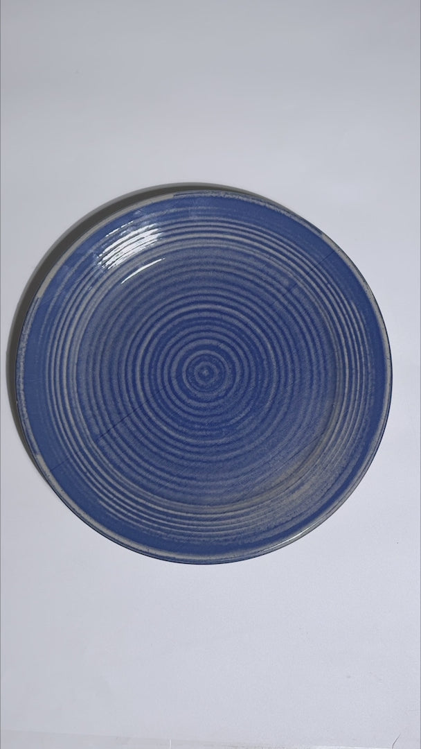 Cargar vídeo: Video del diseño concéntrico y acabado azul del plato México Lindo