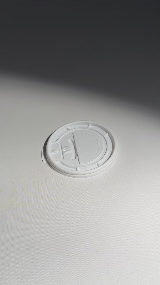 Tapas de plástico domo para vaso de papel Arc 10,12,16, 20 oz — video de producto