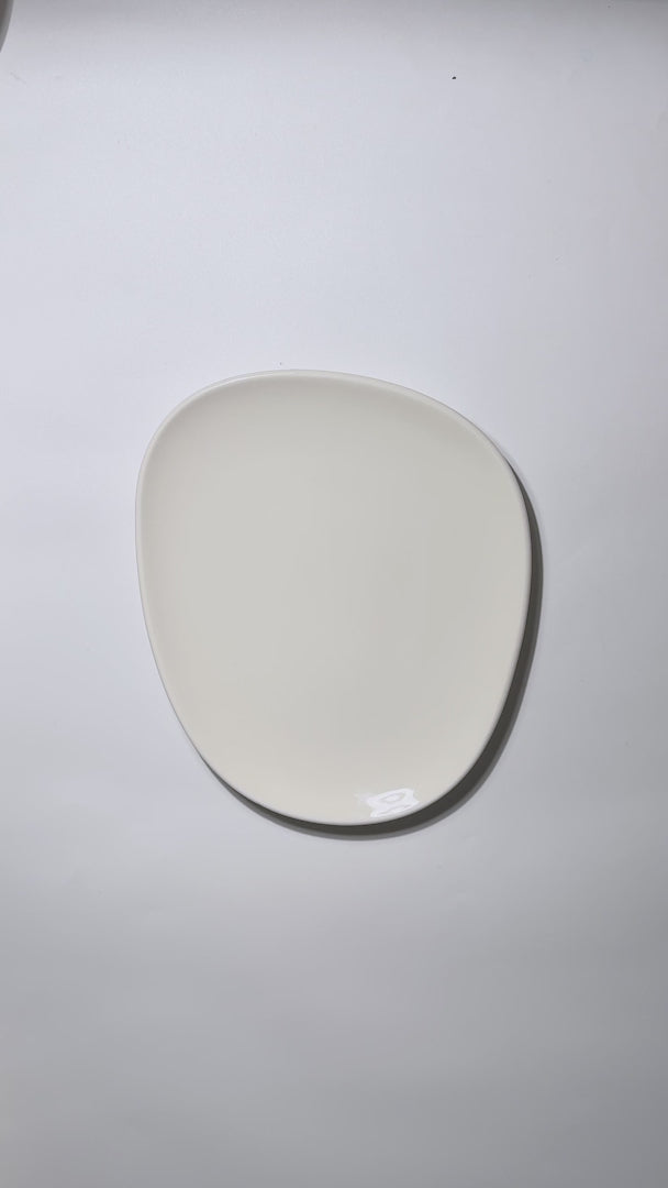 Cargar vídeo: Video del plato trinche de porcelana blanco Vago 24 × 20 cm