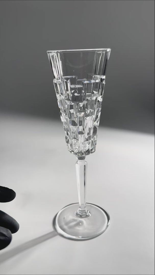 Cargar vídeo: Copa flauta de cristal transparente Cubic 190 ml — video de producto
