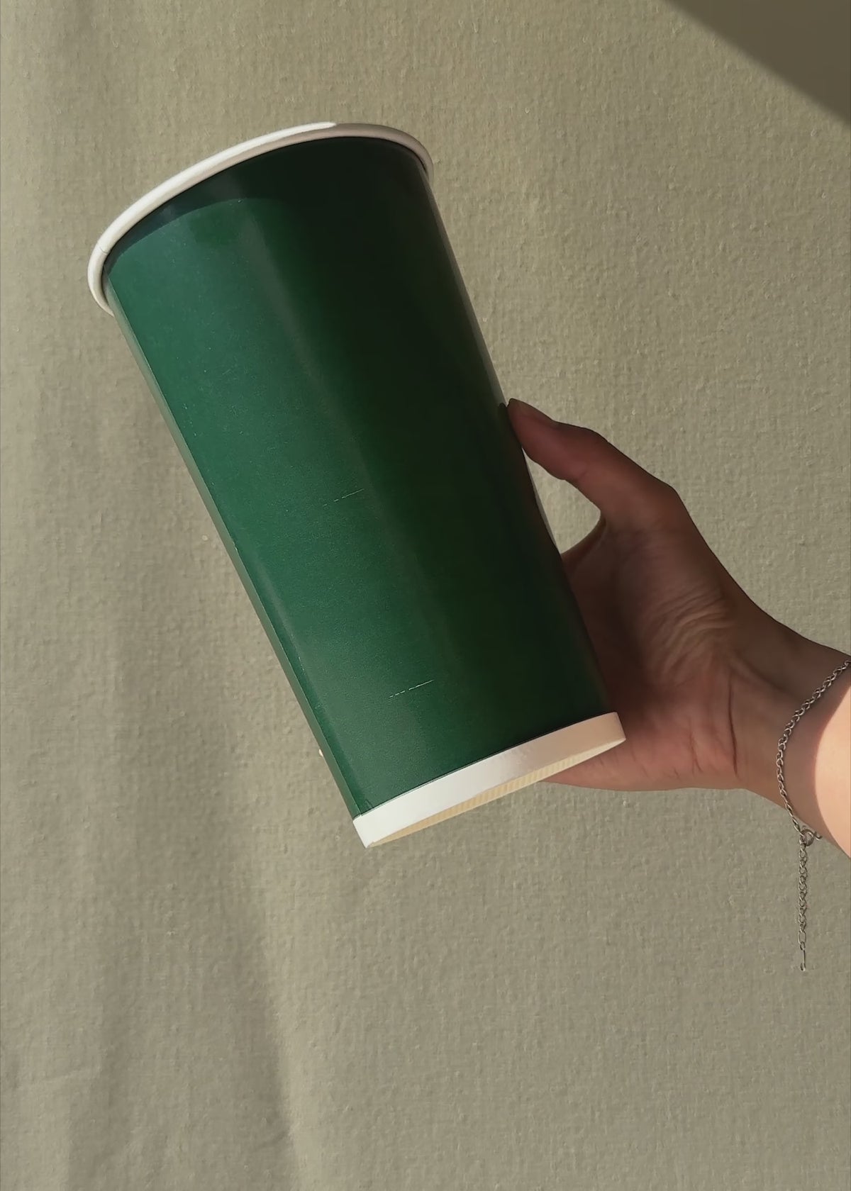 Cargar vídeo: Vaso de papel para bebida frÃ­a verde 44 oz