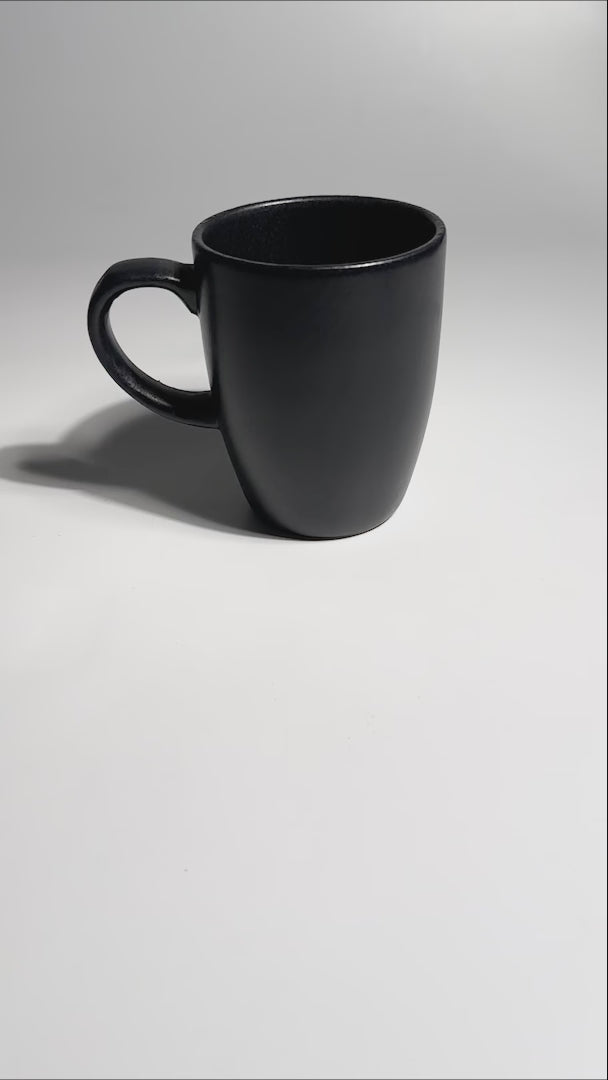 Cargar vídeo: Taza de cerámica negro mate Baltimore 350 ml — video de producto