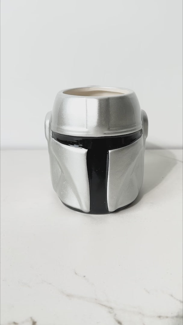 Cargar vídeo: Taza de cerámica varios colores Mandalorian 450 ml — video de producto