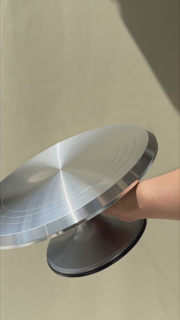 Cargar vídeo: Video de soporte giratorio para pasteles de acero inoxidable 30.5 cm