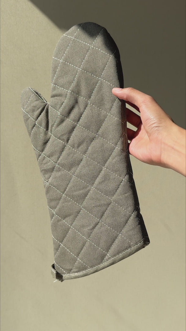 Cargar vídeo: Guantes para cocina de algodón verde resistente a 200° C 15" — video de producto