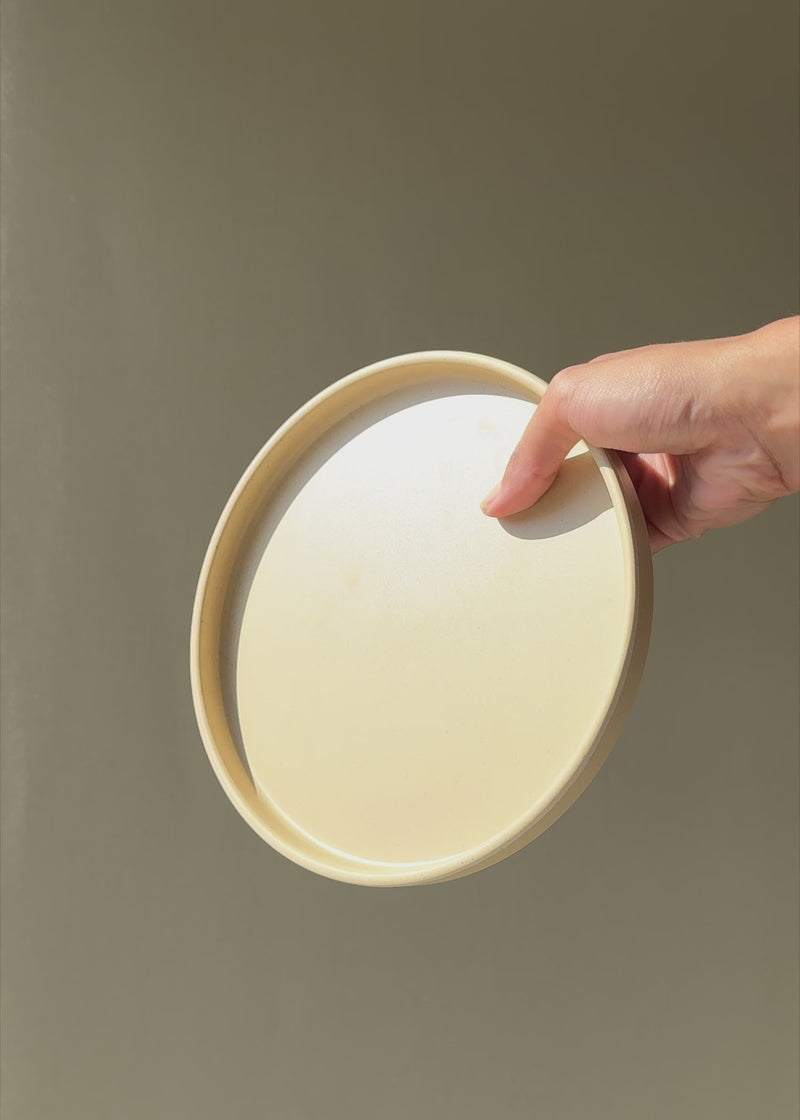 Plato trinche Barcelona de melamina arena mate de 20 cm