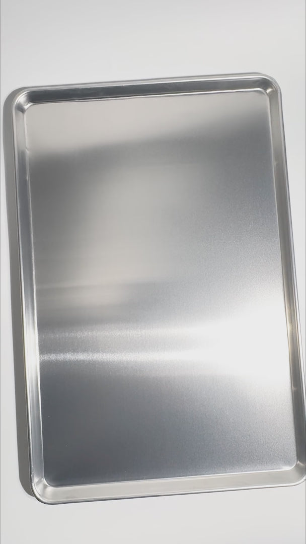 Cargar vídeo: Charola de aluminio grado alimenticio para pan plata 40x60 cm — video de producto