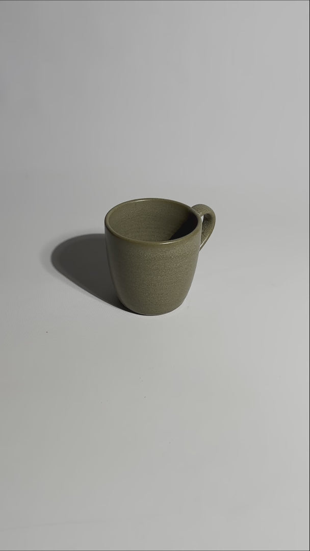 Tazas de porcelana verde mate Adelfa Ripple — video de producto