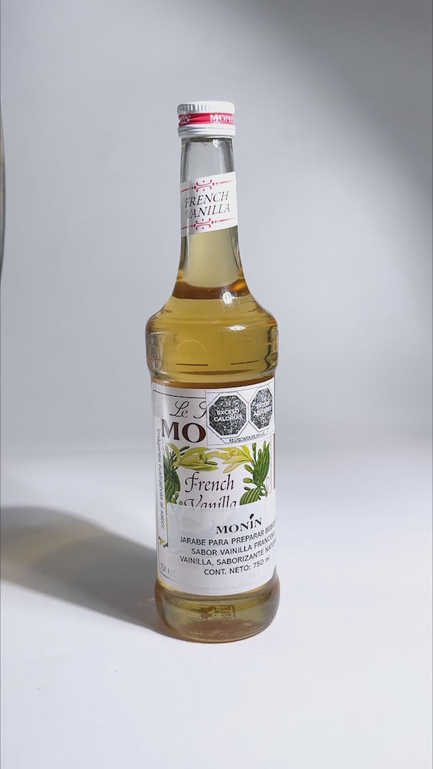 Jarabe de vainilla botella de vidrio Monin 750 ml — video de producto