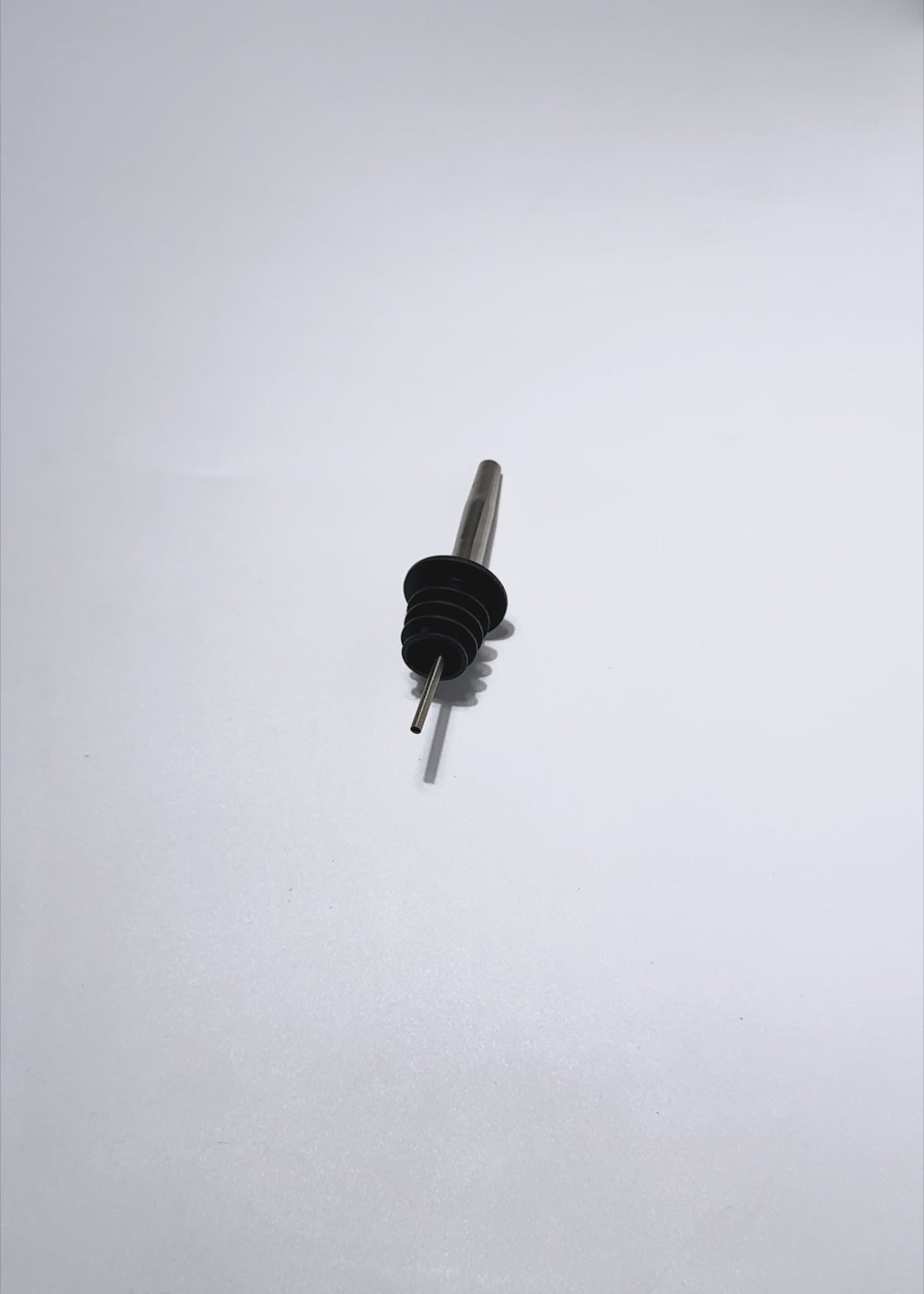 Cargar vídeo: Dosificador para botellas de acero inoxidable plata 10 cm