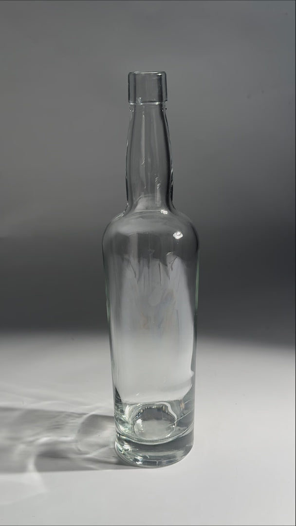 Botella mezcalera de vidrio transparente Premium Louisville 750 ml — video de producto