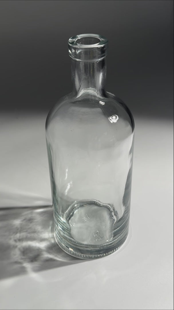 Botella mezcalera de vidrio transparente Premium Liverpool 750 ml — video de producto