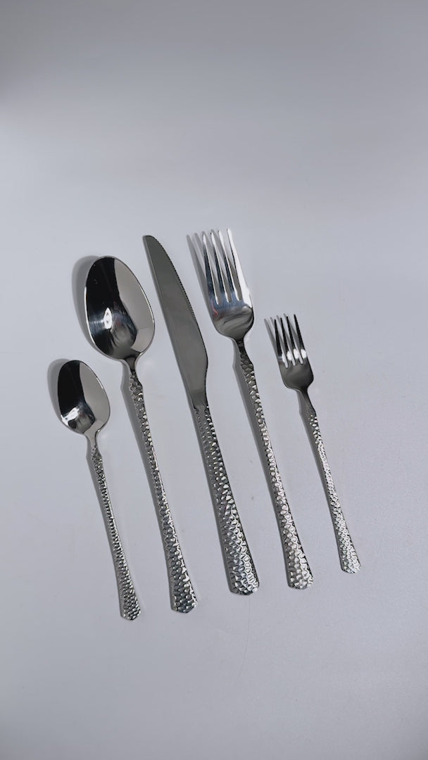 Cargar vídeo: video detalles cubiertos de mesa maha