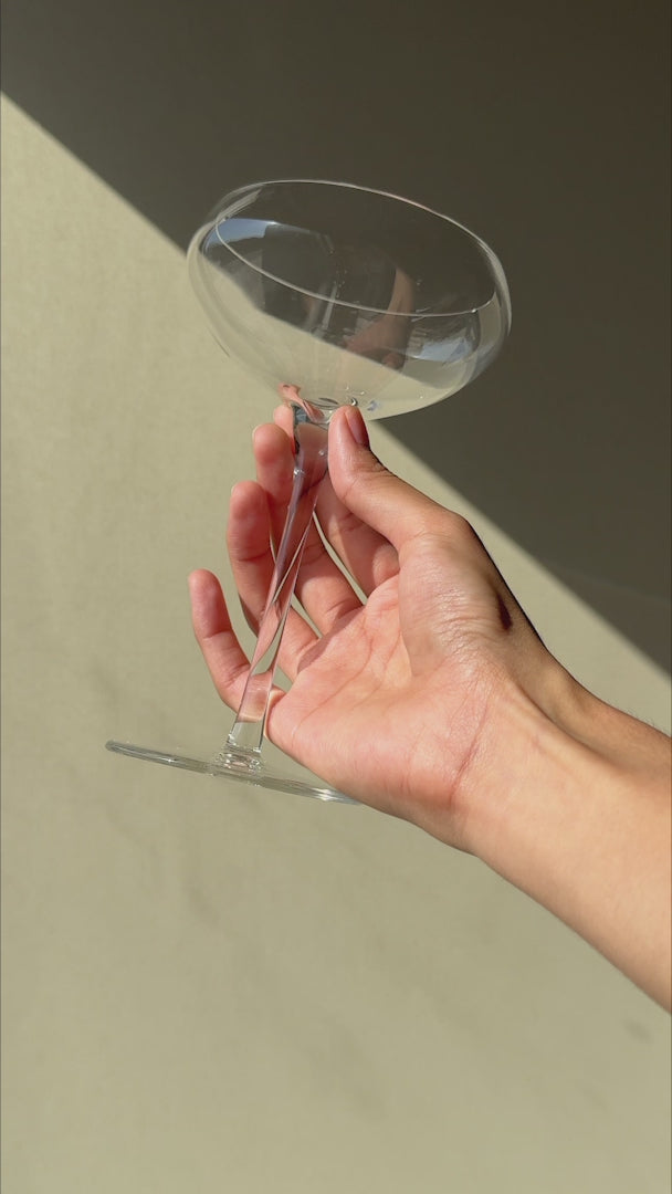 Copa para coctel de vidrio transparente Coupe 266 ml — video de producto